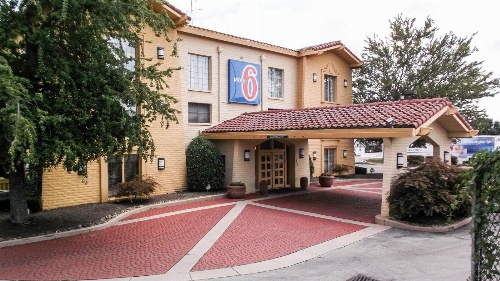 Motel 6-Knoxville, TN image 1