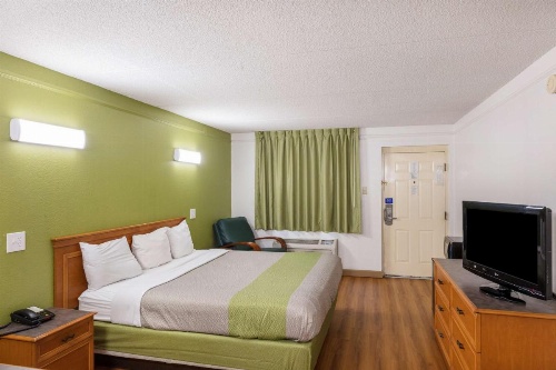 Motel 6-Knoxville, TN image 7