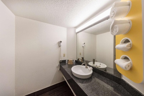 Motel 6-Knoxville, TN image 9